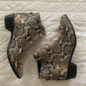 Halogen Skylar Pointy Toe Bootie